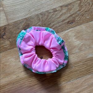 NWOT Lilly Pulitzer Pink and Green Always Worth It print scrunchie.